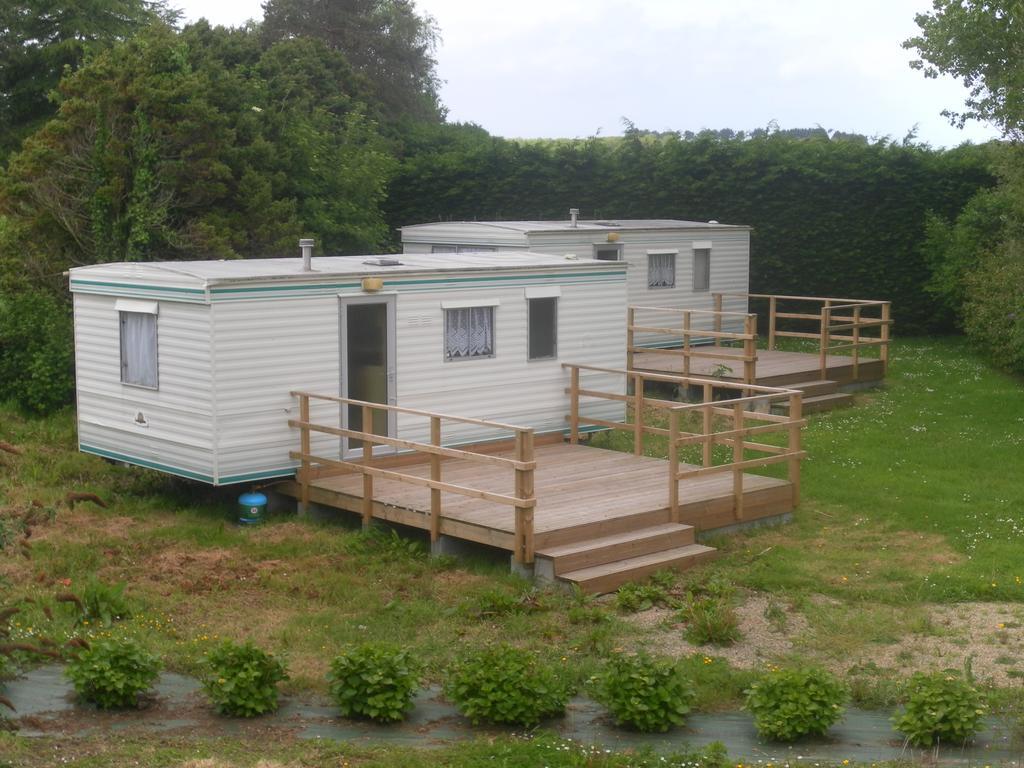 Les Mobile Home De Kerroyal Garlan Bagian luar foto