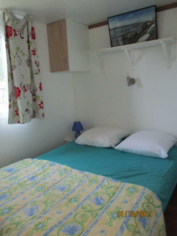 Les Mobile Home De Kerroyal Garlan Bagian luar foto