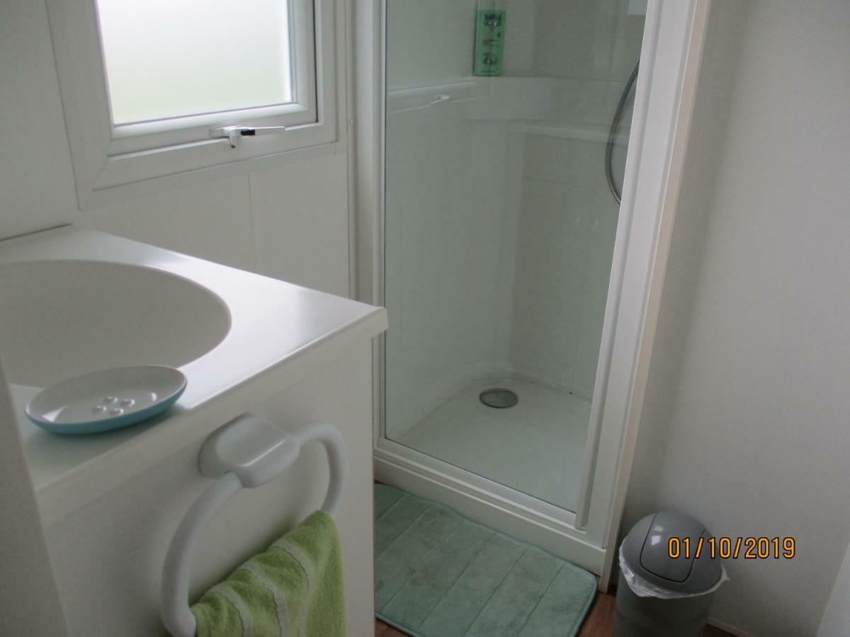 Les Mobile Home De Kerroyal Garlan Bagian luar foto