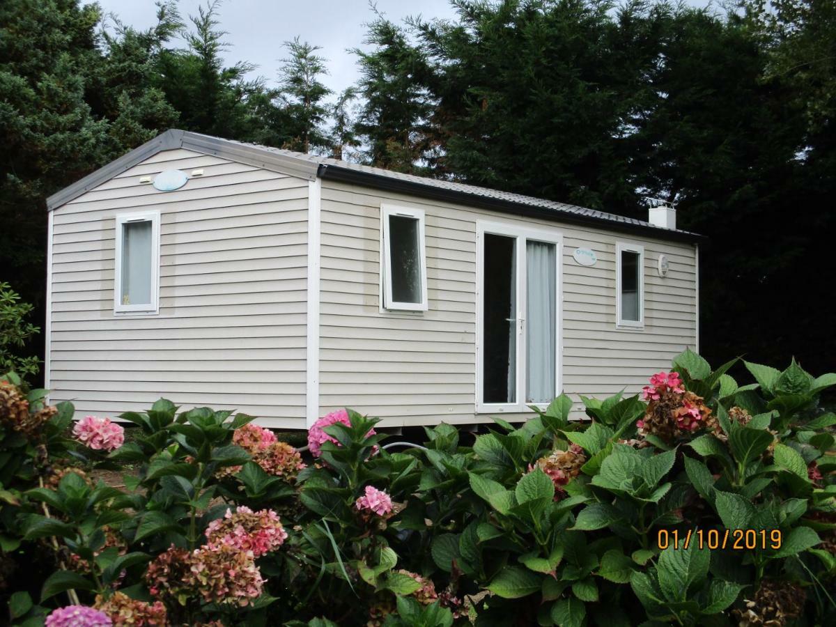 Les Mobile Home De Kerroyal Garlan Bagian luar foto