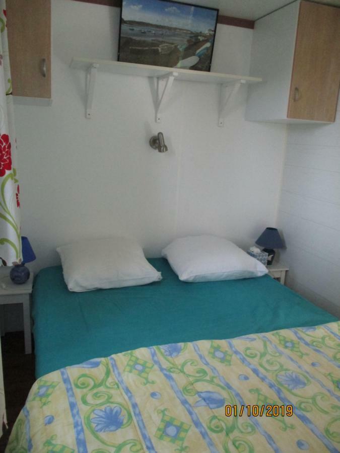 Les Mobile Home De Kerroyal Garlan Bagian luar foto