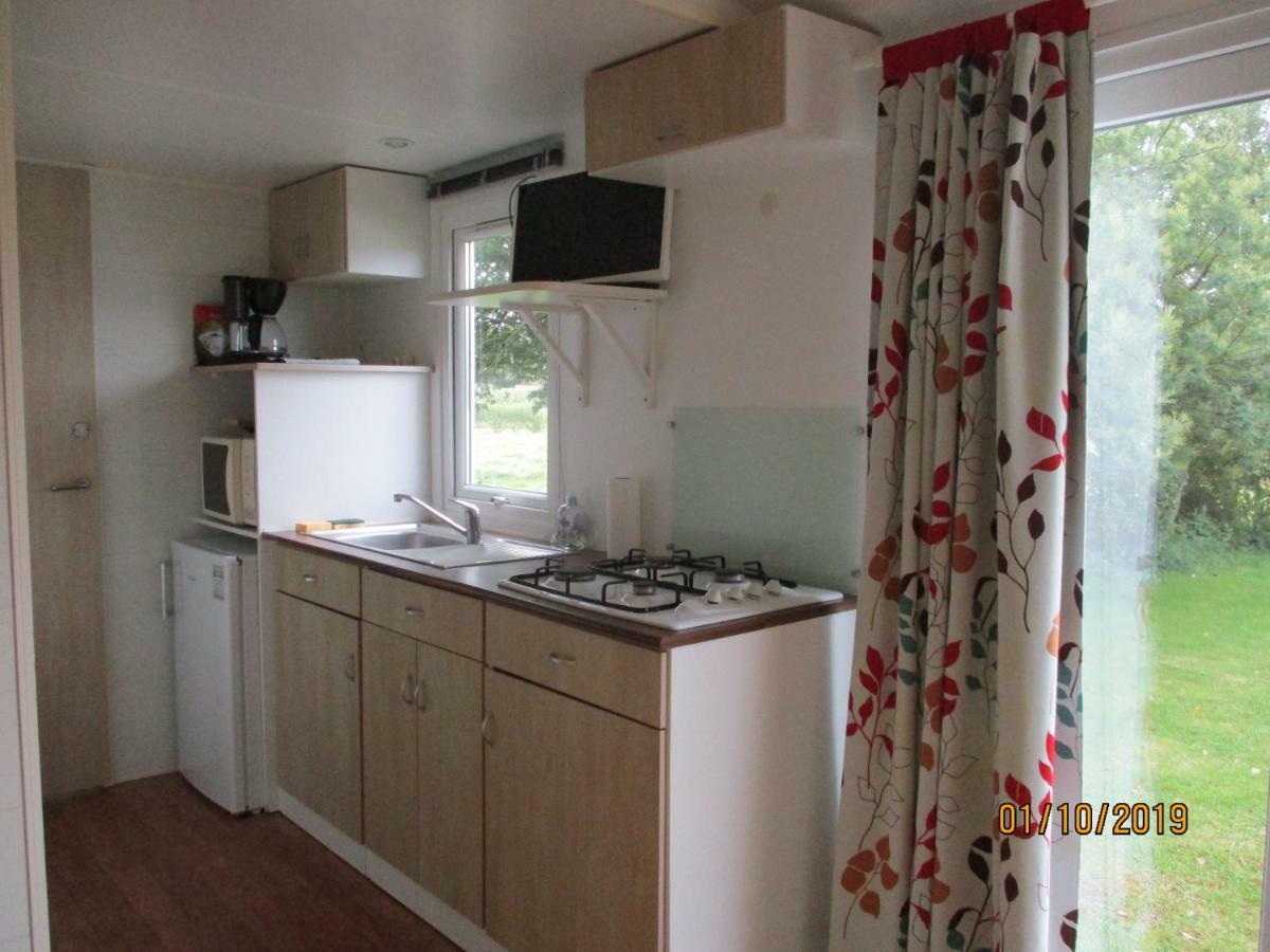 Les Mobile Home De Kerroyal Garlan Bagian luar foto