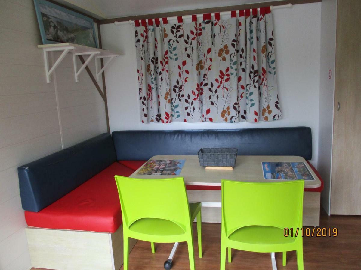 Les Mobile Home De Kerroyal Garlan Bagian luar foto